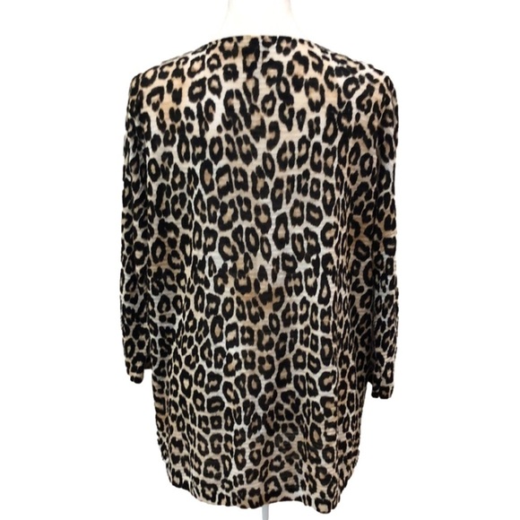 Chico’s linen blend animal print 3/4 sleeve pull over top. Size 1(Chico size) - Picture 2 of 6